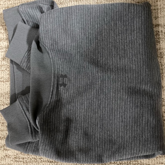 Half zip pull over Nike and under armour. 25 each - Picture 3 of 9